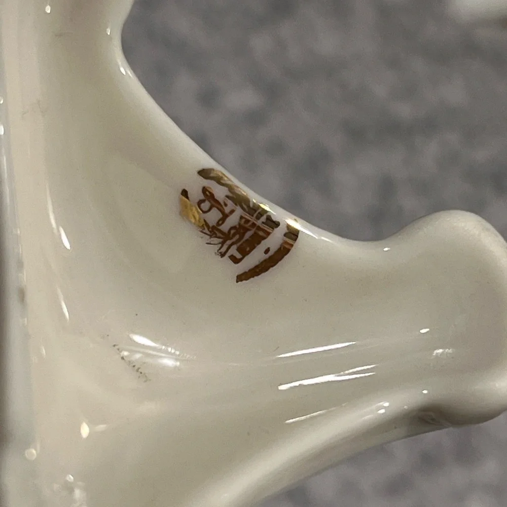 Vintage Lenox Bud Vase: 24k gold rim (footed base)